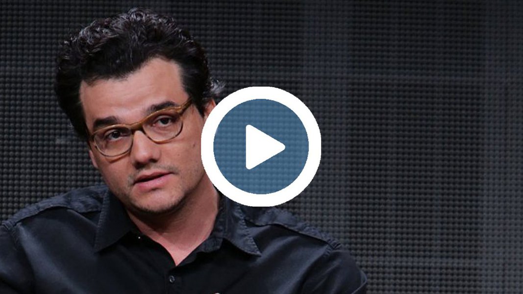Ator Wagner Moura divulga vídeo em que anuncia uma nova grande manifestação com artistas em favor das Diretas Já, desta vez em Salvador, no próximo dia 11; atos em São Paulo, neste domingo 4, e no Rio de Janeiro, há uma semana, reuniram multidões contra Michel Temer (Foto: Gisele Federicce) Ator Wagner Moura divulga vídeo em que anuncia uma nova grande manifestação com artistas em favor das Diretas Já, desta vez em Salvador, no próximo dia 11; atos em São Paulo, neste domingo 4, e no Rio de Janeiro, há uma semana, reuniram multidões contra Michel Temer