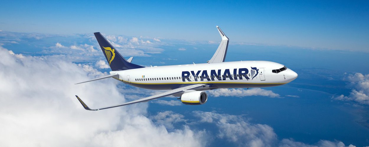 Companhia irlandesa RyanAir passará a oferecer voos diretos para a Europa partindo de diversas cidades nas Américas; famosa pelas passagens de baixo custo, a empresa terá vôos partindo de São Paulo e Salvador para Madri, na Espanha (Foto: Charles Nisz) Companhia irlandesa RyanAir passará a oferecer voos diretos para a Europa partindo de diversas cidades nas Américas; famosa pelas passagens de baixo custo, a empresa terá vôos partindo de São Paulo e Salvador para Madri, na Espanha