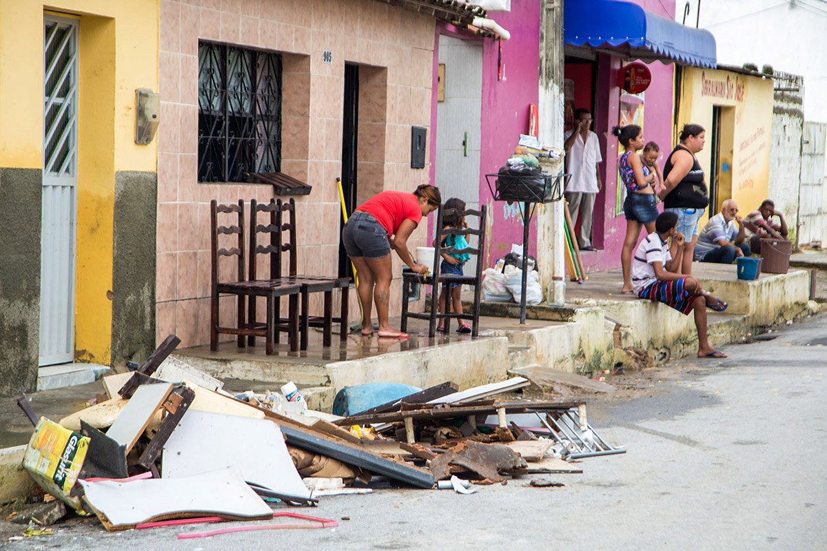 02 06 2017-Maceio AL Brasil-depois da chuvas hora de recuperar o que sobrou em municipios de Maceió foto Andre Palmeira (Foto: Voney Malta) 02 06 2017-Maceio AL Brasil-depois da chuvas hora de recuperar o que sobrou em municipios de Maceió foto Andre Palmeira
