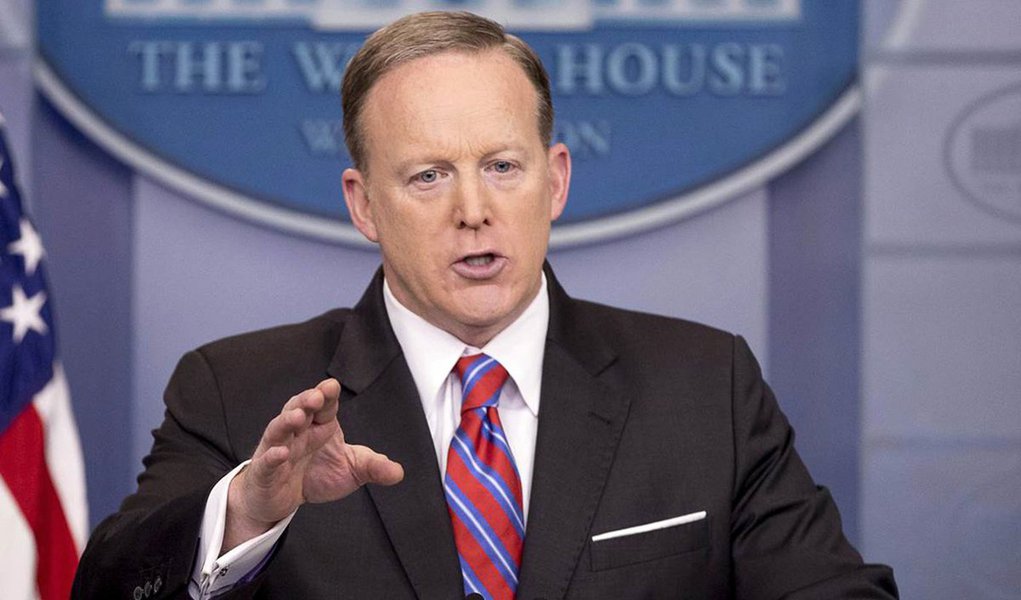 Porta-voz da Casa Branca, Sean Spicer, renunciou ao cargo após o presidente dos Estados Unidos, Donald Trump, ter nomeado o especialista em finanças da Wall Street Anthony Scaramucci como seu principal assessor de comunicação; Trump ofereceu a Scaramucci, um partidário de longa data, o cargo de comunicação da Casa Branca (Foto: Paulo Emílio) Porta-voz da Casa Branca, Sean Spicer, renunciou ao cargo após o presidente dos Estados Unidos, Donald Trump, ter nomeado o especialista em finanças da Wall Street Anthony Scaramucci como seu principal assessor de comunicação; Trump ofereceu a Scaramucci, um partidário de longa data, o cargo de comunicação da Casa Branca