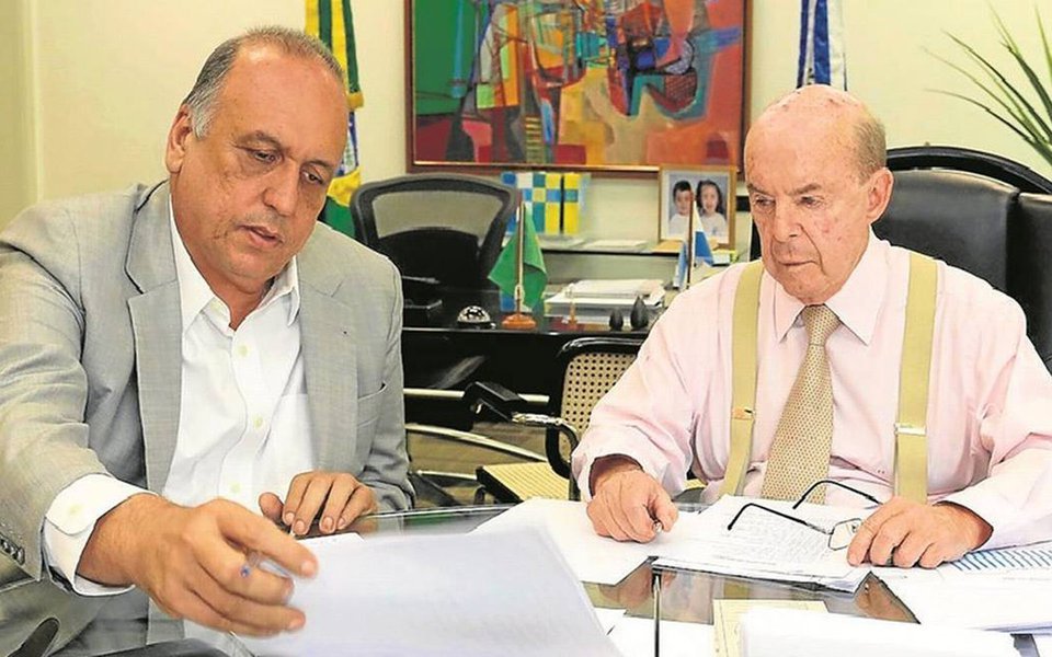 Governo federal recebe o governador licenciado do Rio, Luiz Fernando Pezão, e o governador em exercício, Francisco Dornelles, para tratar da segurança pública no estado; a violência e a criminalidade no estado têm alarmado as autoridades e a população; até o momento, governo federal enviou 620 homens da Força Nacional de Segurança e mais 380 policiais rodoviários federais ao estado, com a missão principal de combater o roubo de cargas e a entrada de armas e munições pelas rodovias; só este ano, morreram 89 policiais militares, de folga ou de serviço, em ações de criminosos, no estado do Rio (Foto: Leonardo Lucena) Governo federal recebe o governador licenciado do Rio, Luiz Fernando Pezão, e o governador em exercício, Francisco Dornelles, para tratar da segurança pública no estado; a violência e a criminalidade no estado têm alarmado as autoridades e a população; até o momento, governo federal enviou 620 homens da Força Nacional de Segurança e mais 380 policiais rodoviários federais ao estado, com a missão principal de combater o roubo de cargas e a entrada de armas e munições pelas rodovias; só este ano, morreram 89 policiais militares, de folga ou de serviço, em ações de criminosos, no estado do Rio