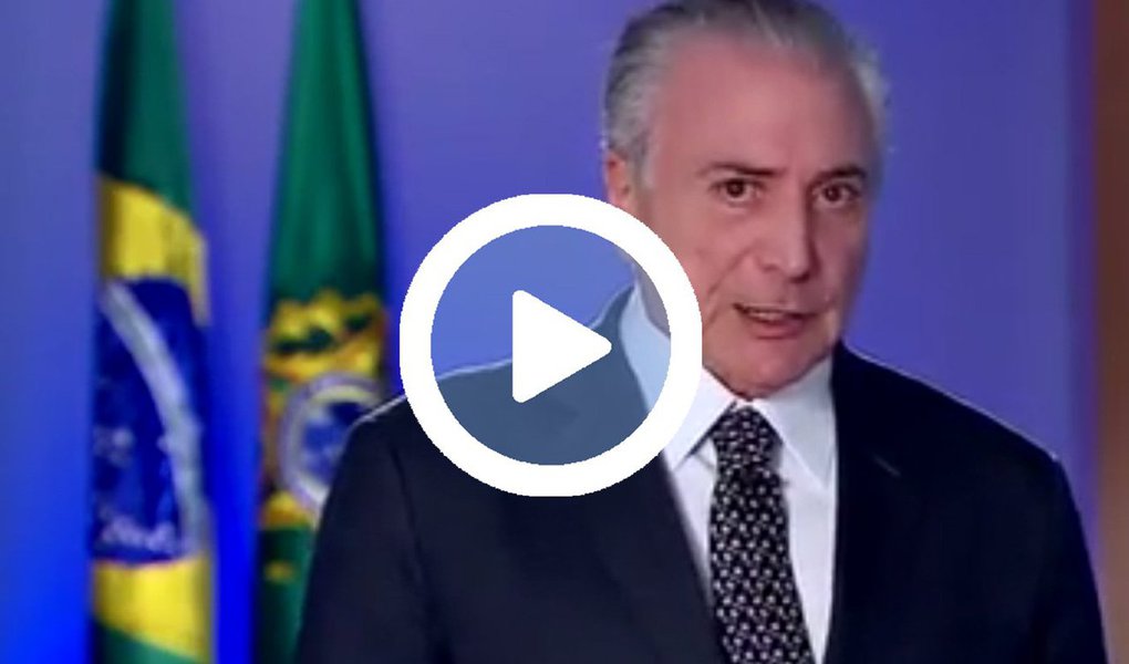 Rejeitado por 95% dos brasileiros e investigado por crimes de corrupção, organização criminosa e obstrução da Justiça, Michel Temer teve coragem de ir às redes sociais afirmar que o país não parou em meio à crise causada pelas revelações da JBS; em vídeo, mencionou rapidamente as manifestações da véspera, que ele disse terem ocorrido com "exageros"; protestos levaram Temer a assinar decreto autorizando o uso das Forças Armadas para garantia da lei e da ordem em Brasília, decreto revogado por ele nesta quinta, menos de 24 horas após sua edição (Foto: Aquiles Lins) Rejeitado por 95% dos brasileiros e investigado por crimes de corrupção, organização criminosa e obstrução da Justiça, Michel Temer teve coragem de ir às redes sociais afirmar que o país não parou em meio à crise causada pelas revelações da JBS; em vídeo, mencionou rapidamente as manifestações da véspera, que ele disse terem ocorrido com "exageros"; protestos levaram Temer a assinar decreto autorizando o uso das Forças Armadas para garantia da lei e da ordem em Brasília, decreto revogado por ele nesta quinta, menos de 24 horas após sua edição