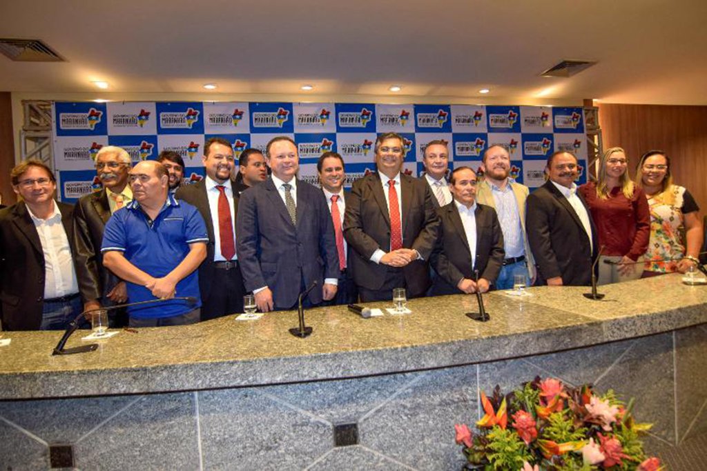 Governador assinou pacote do Mais Asfalto beneficiando mais de 1,4 milhões de pessoas da Grande Ilha. Foto: Karlos Geromy/Secap (Foto: Leonardo Lucena) Governador assinou pacote do Mais Asfalto beneficiando mais de 1,4 milhões de pessoas da Grande Ilha. Foto: Karlos Geromy/Secap