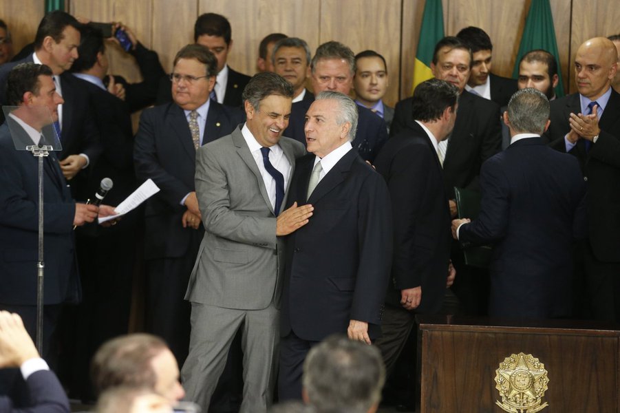 "A delação dos donos da JBS vem pôr fim a um dos mais obscuros momentos políticos de nossa história. Restou desmoralizado todo o governo Temer, o Supremo Tribunal Federal que foi incapaz de impedir os atos de Eduardo Cunha e a operação Lava Jato que terá agora que lidar, fatalmente, com aqueles a quem tanto tentou proteger", escreve o economista Carlos Fernandes, no Diário do Centro do Mundo (Foto: Romulo Faro) "A delação dos donos da JBS vem pôr fim a um dos mais obscuros momentos políticos de nossa história. Restou desmoralizado todo o governo Temer, o Supremo Tribunal Federal que foi incapaz de impedir os atos de Eduardo Cunha e a operação Lava Jato que terá agora que lidar, fatalmente, com aqueles a quem tanto tentou proteger", escreve o economista Carlos Fernandes, no Diário do Centro do Mundo