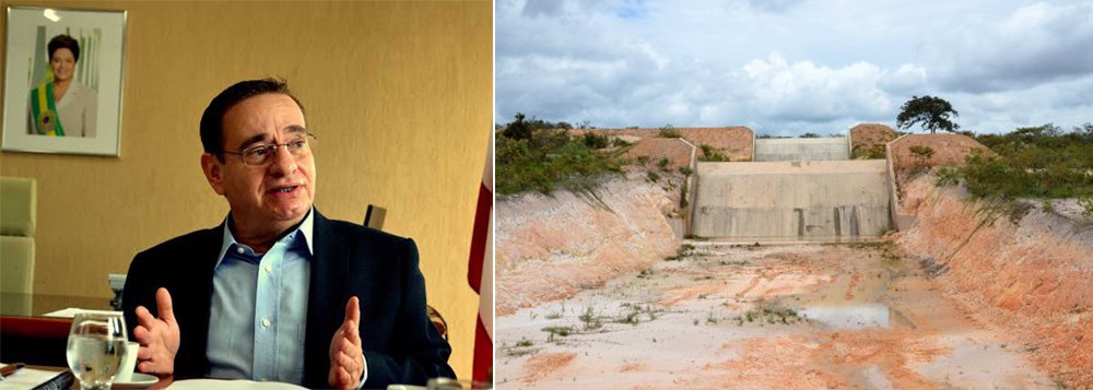 O governo da Bahia, por meio da Secretaria de Infraestrutura Hidríca, já iniciou os estudos para construção da barragem de Casa Branca, que beneficiará moradores do município de Mucugê e região; o prazo estimado para a conclusão é de 90 dias; o total orçado para a obra é R$ 54 milhões; "Transformar Casa Branca em realidade trata-se de um compromisso de governo, afinal estamos falando de um pleito antigo da população e dos produtores da região e que se tornou ainda mais importante após a estiagem que vem assolando o semiárido desde o ano de 2011 e que tem tido fortes reflexos na área agrícola produtiva do alto Paraguaçu", diz Cássio Peixoto, secretário de Infraestrutura Hídrica do Estado (Foto: Romulo Faro) O governo da Bahia, por meio da Secretaria de Infraestrutura Hidríca, já iniciou os estudos para construção da barragem de Casa Branca, que beneficiará moradores do município de Mucugê e região; o prazo estimado para a conclusão é de 90 dias; o total orçado para a obra é R$ 54 milhões; "Transformar Casa Branca em realidade trata-se de um compromisso de governo, afinal estamos falando de um pleito antigo da população e dos produtores da região e que se tornou ainda mais importante após a estiagem que vem assolando o semiárido desde o ano de 2011 e que tem tido fortes reflexos na área agrícola produtiva do alto Paraguaçu", diz Cássio Peixoto, secretário de Infraestrutura Hídrica do Estado