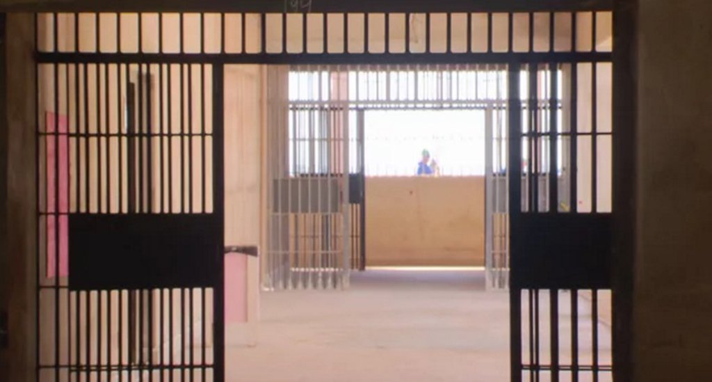 O presídio federal em construção no Complexo da Papuda, em Brasília, terá 26 celas apenas para este grupo; segundo previsões oficiais, as obras serão concluídas em setembro; um dos extraditados mais famosos é o ex-diretor do Banco do Brasil Henrique Pizzolato, condenado no processo do 'mensalão'; ele foi transferido da Itália para cumprir pena na capital federal, onde continua preso (Foto: Leonardo Lucena) O presídio federal em construção no Complexo da Papuda, em Brasília, terá 26 celas apenas para este grupo; segundo previsões oficiais, as obras serão concluídas em setembro; um dos extraditados mais famosos é o ex-diretor do Banco do Brasil Henrique Pizzolato, condenado no processo do 'mensalão'; ele foi transferido da Itália para cumprir pena na capital federal, onde continua preso
