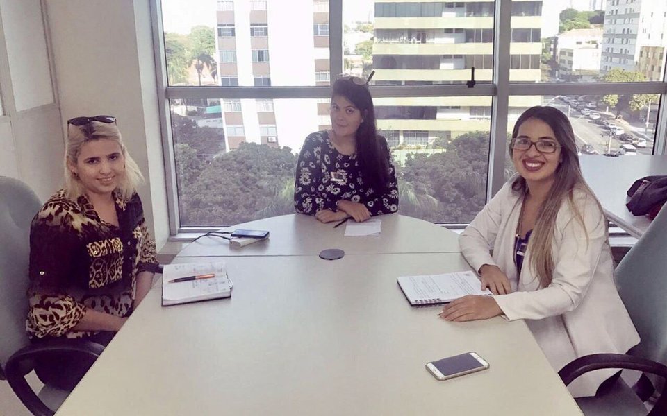 A Secretaria Estadual de Governo (Segov), por meio da Superintendência da Juventude (Sujuv), firmou parceria com a Comissão da Advocacia Jovem (CAJ) da OAB-GO para viabilizar a realização de ações de assistência a jovens em situação de vulnerabilidade social; de acordo com o governo, a iniciativa prevê assistência jurídica, emissão de documentos e atendimentos de saúde (Foto: Leonardo Lucena) A Secretaria Estadual de Governo (Segov), por meio da Superintendência da Juventude (Sujuv), firmou parceria com a Comissão da Advocacia Jovem (CAJ) da OAB-GO para viabilizar a realização de ações de assistência a jovens em situação de vulnerabilidade social; de acordo com o governo, a iniciativa prevê assistência jurídica, emissão de documentos e atendimentos de saúde