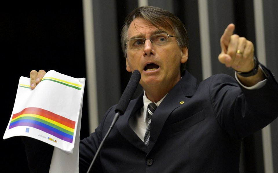 De 171 propostas apresentadas na Câmara pelo deputado, que quer ser presidente da República, apenas duas viraram leis; ao longo de sua atuação no Congresso, ele mudou o foco de seus projetos, que inicialmente era atender aos interesses militares, para a área da segurança (Foto: Gisele Federicce) De 171 propostas apresentadas na Câmara pelo deputado, que quer ser presidente da República, apenas duas viraram leis; ao longo de sua atuação no Congresso, ele mudou o foco de seus projetos, que inicialmente era atender aos interesses militares, para a área da segurança