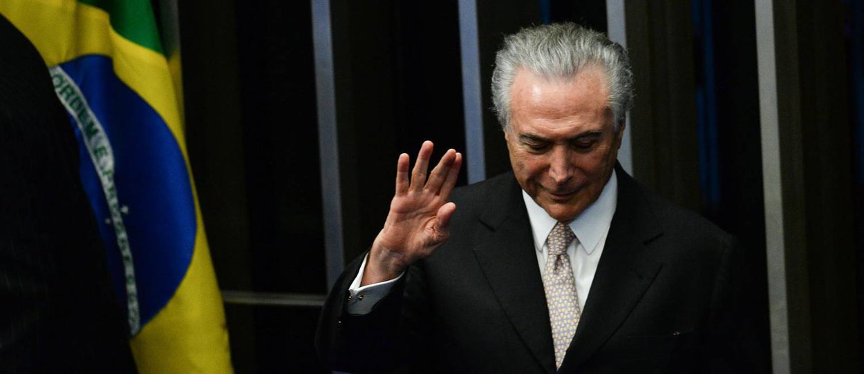 "O golpe está sem plano B. Não planeja mais nada. Não há consenso sobre o que fazer com Temer, o funcionário em exercício do golpe e do capital. Dar-lhe sursis até 2018? Demiti-lo? Colocar quem, em seu posto? A Globo, por enquanto, quer demiti-lo. FHC, Folha e vários outros querem que ele continue. O PSDB ameaçou abandonar a nau putrefata, mas depois recuou. No fundo, ninguém, entre eles, sabe bem o que fazer e como fazer", diz o colunista Marcelo Zero sobre o bode na sala do golpe em que Michel Temer se transformou; "Resta a opção civilizada e pacífica das eleições diretas. Tudo dependerá das pressões das ruas. Se for forte e contínua, a democracia vencerá. Se não for, pobre Brasil. Pobre de nós. Pobre de todos que não têm apartamento na Quinta Avenida" (Foto: Marcelo Zero) "O golpe está sem plano B. Não planeja mais nada. Não há consenso sobre o que fazer com Temer, o funcionário em exercício do golpe e do capital. Dar-lhe sursis até 2018? Demiti-lo? Colocar quem, em seu posto? A Globo, por enquanto, quer demiti-lo. FHC, Folha e vários outros querem que ele continue. O PSDB ameaçou abandonar a nau putrefata, mas depois recuou. No fundo, ninguém, entre eles, sabe bem o que fazer e como fazer", diz o colunista Marcelo Zero sobre o bode na sala do golpe em que Michel Temer se transformou; "Resta a opção civilizada e pacífica das eleições diretas. Tudo dependerá das pressões das ruas. Se for forte e contínua, a democracia vencerá. Se não for, pobre Brasil. Pobre de nós. Pobre de todos que não têm apartamento na Quinta Avenida"