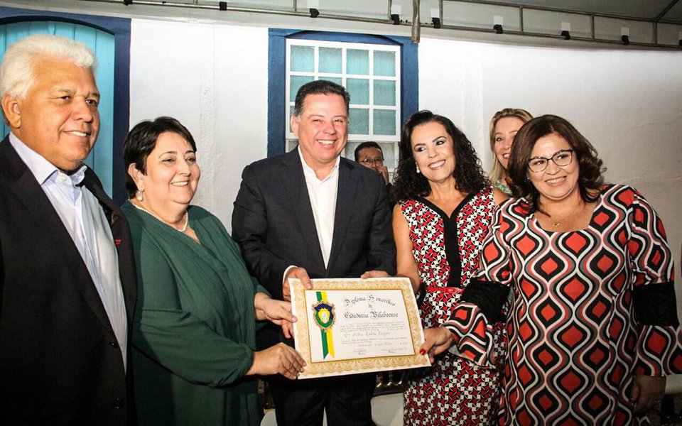 O governador Marconi Perillo determinou que a área econômica da administração realize estudos para a implantação da Patrulha dos Assentamentos; a decisão foi tomada em atendimento a pedido feito por trabalhadores rurais, durante solenidade de assinatura de convênio entre o Incra e a Prefeitura da cidade de Goiás, no Palácio Conde dos Arcos; o convênio, no valor de R$ 2,5 milhões, é destinado à realização de obras de infraestrutura nos assentamentos Mosquito, Holanda, Mata do Baú e Vila Boa, todos localizados na Cidade de Goiás (Foto: Leonardo Lucena) O governador Marconi Perillo determinou que a área econômica da administração realize estudos para a implantação da Patrulha dos Assentamentos; a decisão foi tomada em atendimento a pedido feito por trabalhadores rurais, durante solenidade de assinatura de convênio entre o Incra e a Prefeitura da cidade de Goiás, no Palácio Conde dos Arcos; o convênio, no valor de R$ 2,5 milhões, é destinado à realização de obras de infraestrutura nos assentamentos Mosquito, Holanda, Mata do Baú e Vila Boa, todos localizados na Cidade de Goiás