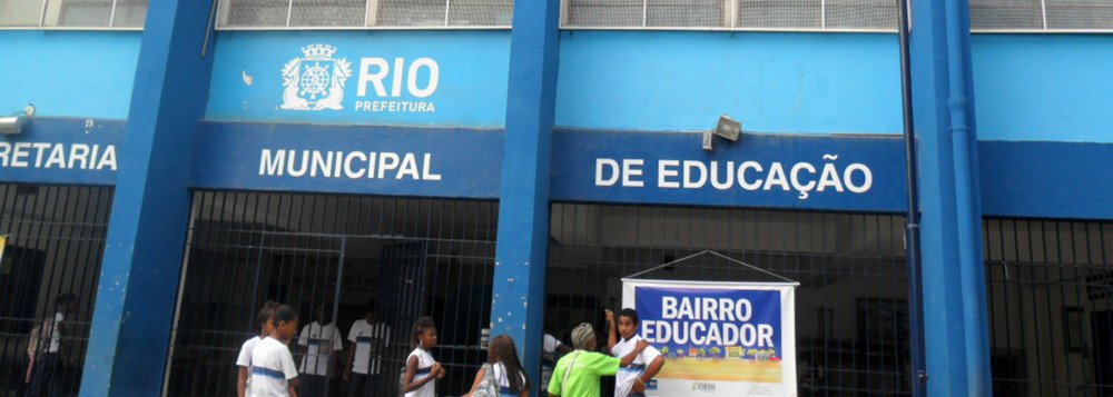 Dos 105 dias de aula no período letivo na cidade do Rio, apenas oito transcorreram normalmente em todas as escolas da cidade, sem ser interrompidos pela violência; em comunicado, o Fundo das Nações Unidas para a Infância (Unicef) afirma que “crescer em um ambiente com frequentes episódios de violência armada também pode fazer com que as crianças percebam a violência como o procedimento normal na resolução de conflitos” (Foto: Leonardo Lucena) Dos 105 dias de aula no período letivo na cidade do Rio, apenas oito transcorreram normalmente em todas as escolas da cidade, sem ser interrompidos pela violência; em comunicado, o Fundo das Nações Unidas para a Infância (Unicef) afirma que “crescer em um ambiente com frequentes episódios de violência armada também pode fazer com que as crianças percebam a violência como o procedimento normal na resolução de conflitos”