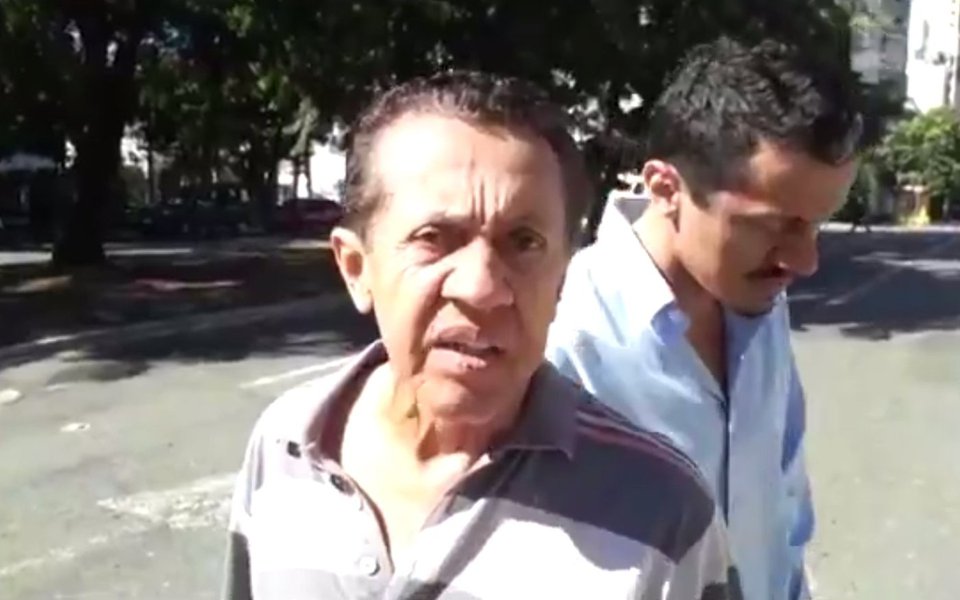 Os desdobramentos da Operação Lava-Jato envolvendo o operador de propinas de José Sarney na Ferrovia Norte-Sul, o ex-presidente da Valec José Francisco das Neves, o Juquinha, chegou ao seu filho, Jader Ferreira das Neves; o Ministério Público Federal e a Polícia Federal expediram mandato de prisão preventiva em investigação focada no recebimento de propina nas obras da Norte-Sul; Juquinha é velho aliado e considerado um dos laranjas de José Sarney. De acordo com as delações de executivos da Odebrecht, o grupo do ex-presidente foi beneficiário de recebimento de propina da obra da Ferrovia-Norte Sul, realizada pela empreiteira; pessoas ligadas ao peemedebista teriam recebido cerca de 1% sobre o contrato (Foto: Leonardo Lucena) Os desdobramentos da Operação Lava-Jato envolvendo o operador de propinas de José Sarney na Ferrovia Norte-Sul, o ex-presidente da Valec José Francisco das Neves, o Juquinha, chegou ao seu filho, Jader Ferreira das Neves; o Ministério Público Federal e a Polícia Federal expediram mandato de prisão preventiva em investigação focada no recebimento de propina nas obras da Norte-Sul; Juquinha é velho aliado e considerado um dos laranjas de José Sarney. De acordo com as delações de executivos da Odebrecht, o grupo do ex-presidente foi beneficiário de recebimento de propina da obra da Ferrovia-Norte Sul, realizada pela empreiteira; pessoas ligadas ao peemedebista teriam recebido cerca de 1% sobre o contrato