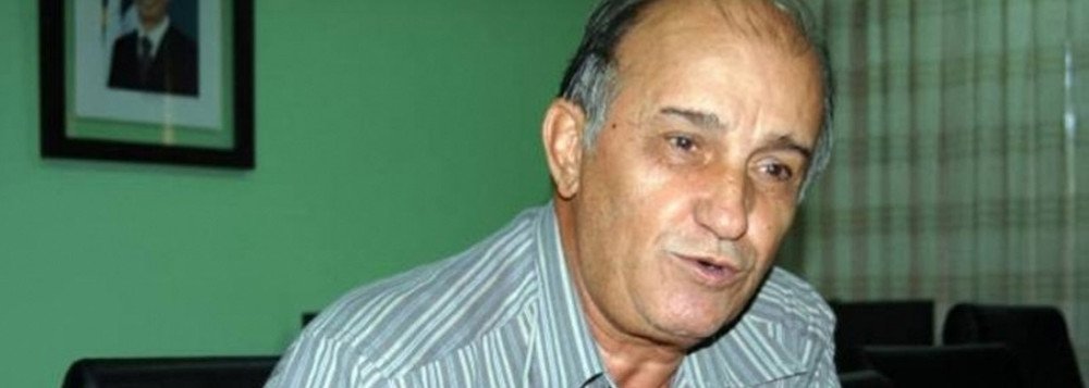 O presidente reeleito do PMDB-TO, Derval de Paiva, criticou a senadora Kátia Abreu (PMDB-TO), que vem tendo uma relação amistosa desde 2014, quando se desentendeu com o grupo do governador do Tocantins, Marcelo Miranda, por disputa de espaço no governo; “Vem aquela desvairada e rompe com o partido. Deseducada é ela! Incapaz de compreender o partido. Nos criou uma enorme dificuldade”, disse Paiva (Foto: Leonardo Lucena) O presidente reeleito do PMDB-TO, Derval de Paiva, criticou a senadora Kátia Abreu (PMDB-TO), que vem tendo uma relação amistosa desde 2014, quando se desentendeu com o grupo do governador do Tocantins, Marcelo Miranda, por disputa de espaço no governo; “Vem aquela desvairada e rompe com o partido. Deseducada é ela! Incapaz de compreender o partido. Nos criou uma enorme dificuldade”, disse Paiva