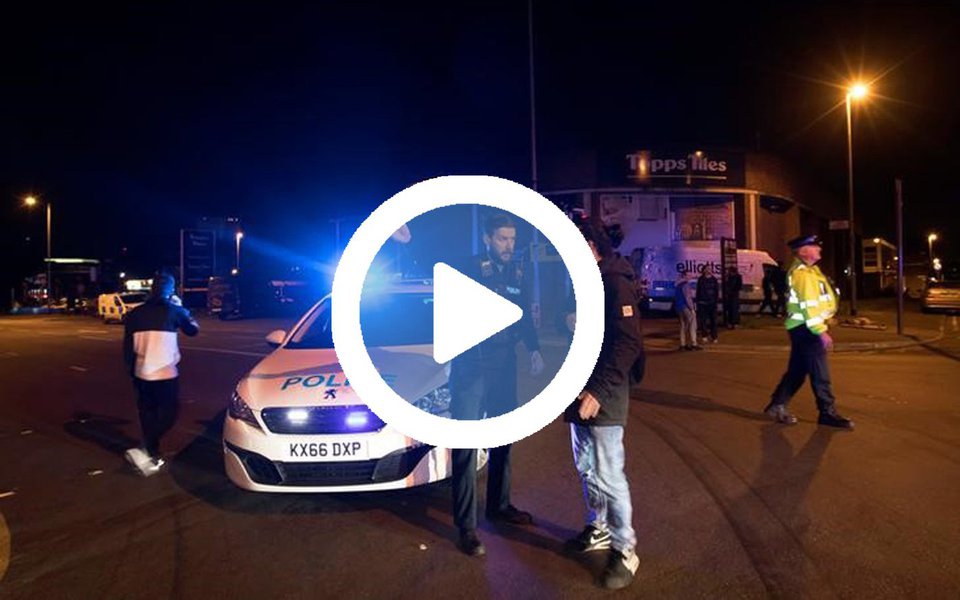 Já são 19 os mortos em decorrência de uma explosão na noite desta segunda-feira 22 em um show na cidade inglesa de Manchester, onde a artista norte-americana Ariana Grande se apresentava; 30 pessoas ficaram feridas; autoridades britânicas, que chegaram a falar em "sério incidente", já tratam o caso como atentado terrorista (Foto: Gisele Federicce) Já são 19 os mortos em decorrência de uma explosão na noite desta segunda-feira 22 em um show na cidade inglesa de Manchester, onde a artista norte-americana Ariana Grande se apresentava; 30 pessoas ficaram feridas; autoridades britânicas, que chegaram a falar em "sério incidente", já tratam o caso como atentado terrorista