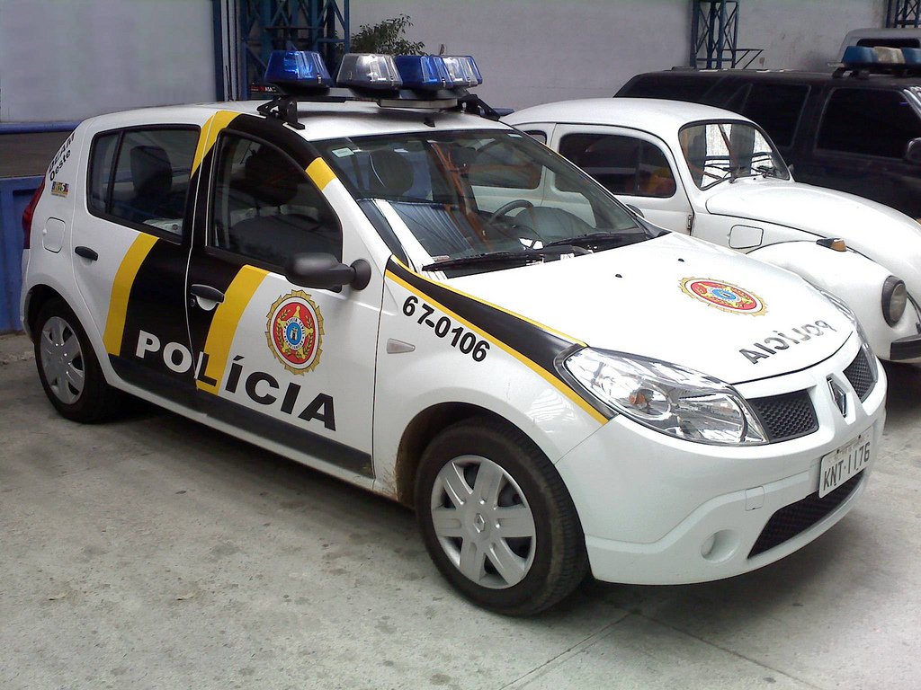 Em assembleia-geral, policiais civis do Rio votaram pela suspensão da greve, iniciada há mais de dois meses; é que o STF decidiu proibir greve de servidores públicos da área de segurança pública; presidente do Sindpol inspetor Márcio Garcia criticou a decisão do Supremo; “A greve nunca foi decretada ilegal. Mas somos servidores públicos e temos obrigação de respeitar as ordens judiciais. Lamentamos, pois trata-se de um direito fundamental que não foi reconhecido aos policiais civis, que lutam por verbas de natureza alimentar, salários, 13º salário e horas extras não pagas”, disse ele (Foto: Leonardo Lucena) Em assembleia-geral, policiais civis do Rio votaram pela suspensão da greve, iniciada há mais de dois meses; é que o STF decidiu proibir greve de servidores públicos da área de segurança pública; presidente do Sindpol inspetor Márcio Garcia criticou a decisão do Supremo; “A greve nunca foi decretada ilegal. Mas somos servidores públicos e temos obrigação de respeitar as ordens judiciais. Lamentamos, pois trata-se de um direito fundamental que não foi reconhecido aos policiais civis, que lutam por verbas de natureza alimentar, salários, 13º salário e horas extras não pagas”, disse ele