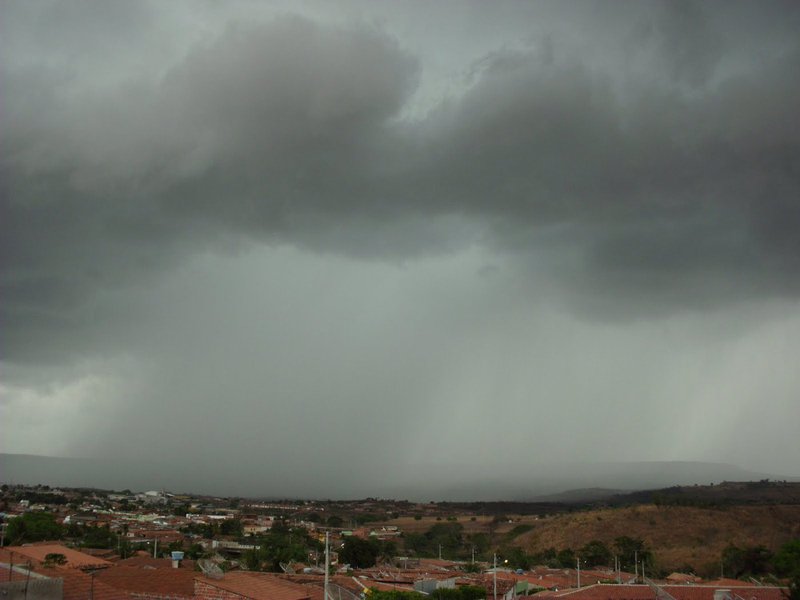 O mês de abril deve registrar chuvas intensas no Piauí, principalmente no norte do Estado, assim como tem ocorrido nos últimos dois meses, quando o volume de água ficou acima da média; a informação é da gerente de Hidrometeorologia da Secretaria de Estado do Meio Ambiente e Recursos Hídricos, Sônia Feitosa; no Piauí, a média anual é de 1.036,0 mm de chuva, assim distribuída: na região central a média é de 1.050,0 mm anuais; no Norte, é de 1.321,7 mm; E na região Sul, a média anual é de 736,3 mm de chuva (Foto: Leonardo Lucena) O mês de abril deve registrar chuvas intensas no Piauí, principalmente no norte do Estado, assim como tem ocorrido nos últimos dois meses, quando o volume de água ficou acima da média; a informação é da gerente de Hidrometeorologia da Secretaria de Estado do Meio Ambiente e Recursos Hídricos, Sônia Feitosa; no Piauí, a média anual é de 1.036,0 mm de chuva, assim distribuída: na região central a média é de 1.050,0 mm anuais; no Norte, é de 1.321,7 mm; E na região Sul, a média anual é de 736,3 mm de chuva