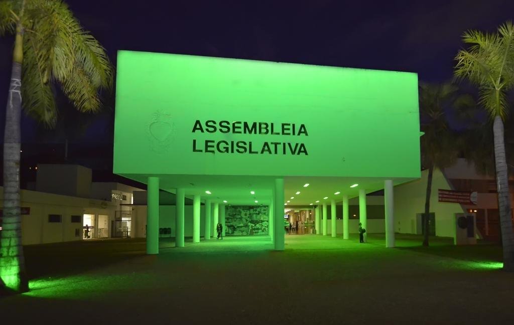 A Superintendência Regional do Trabalho e Emprego em Goiás (SRTE/GO) abre nesta terça-feira no Estado as ações da Campanha Nacional de Prevenção de Acidentes do Trabalho (CANPAT); além da sede da SRTE-GO, outros prédios públicos da capital também estão com iluminação verde durante o mês de conscientização, como o da Assembleia; dados da Previdência Social apontam que o Brasil é o 4º País com maior número de acidentes de trabalho, atrás apenas de Índia, China e Indonésia (Foto: José Barbacena) A Superintendência Regional do Trabalho e Emprego em Goiás (SRTE/GO) abre nesta terça-feira no Estado as ações da Campanha Nacional de Prevenção de Acidentes do Trabalho (CANPAT); além da sede da SRTE-GO, outros prédios públicos da capital também estão com iluminação verde durante o mês de conscientização, como o da Assembleia; dados da Previdência Social apontam que o Brasil é o 4º País com maior número de acidentes de trabalho, atrás apenas de Índia, China e Indonésia