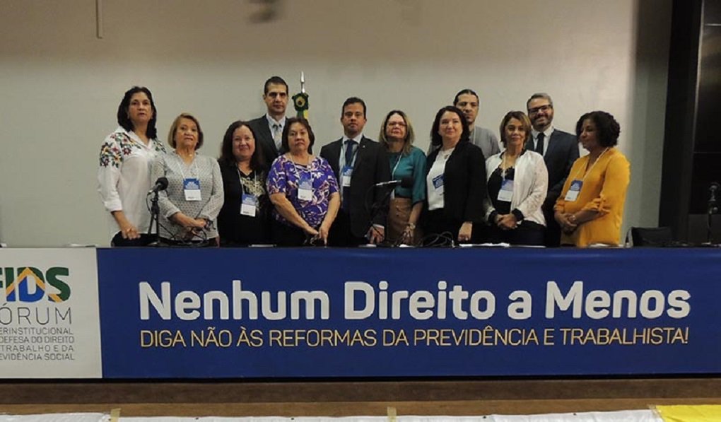 A Auditoria Fiscal do Trabalho em Goiás alerta para os efeitos negativos das alterações previstas na reforma trabalhista e defende participação da sociedade nas discussões que envolvem o assunto; estão em andamento mudanças profundas na Consolidação das Leis do Trabalho (CLT), com exclusão de direitos constitucionalmente assegurados; para os Auditores Fiscais do Trabalho, as alterações previstas colocam o Brasil na contramão da evolução dos direitos sociais (Foto: José Barbacena) A Auditoria Fiscal do Trabalho em Goiás alerta para os efeitos negativos das alterações previstas na reforma trabalhista e defende participação da sociedade nas discussões que envolvem o assunto; estão em andamento mudanças profundas na Consolidação das Leis do Trabalho (CLT), com exclusão de direitos constitucionalmente assegurados; para os Auditores Fiscais do Trabalho, as alterações previstas colocam o Brasil na contramão da evolução dos direitos sociais