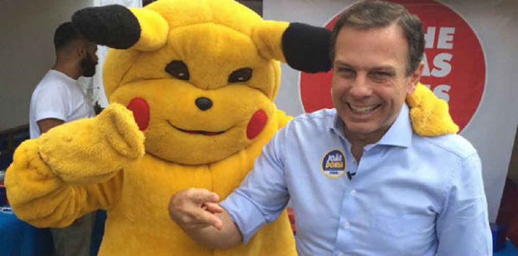 Fernado Brito, no blog Tijolaço, fala sobre a ascensão do empresário João Doria na política e como o tucano é tratado pela sociedade paulista e mídia; "Mas é tristemente engraçado que, para representá-la, sempre se valeu dos tipos demagogos, que se afetam populares: Jânio Quadros, Maluf e, agora, João Doria. Seus jornais, cheios de senões e críticas a tantos, jamais tem a coragem de tratar as jogadas demagógicas como merecem: como uma sordidez evidente para obter o marketing do primarismo" (Foto: José Barbacena) Fernado Brito, no blog Tijolaço, fala sobre a ascensão do empresário João Doria na política e como o tucano é tratado pela sociedade paulista e mídia; "Mas é tristemente engraçado que, para representá-la, sempre se valeu dos tipos demagogos, que se afetam populares: Jânio Quadros, Maluf e, agora, João Doria. Seus jornais, cheios de senões e críticas a tantos, jamais tem a coragem de tratar as jogadas demagógicas como merecem: como uma sordidez evidente para obter o marketing do primarismo"