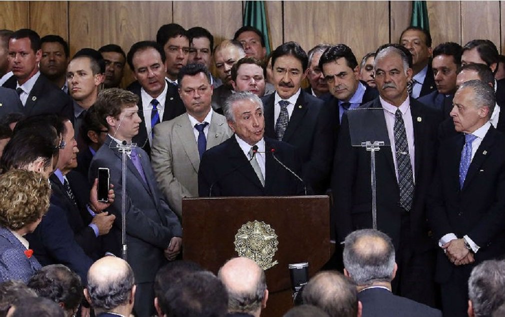 Jornalista Helena Sthephanowitz mostra que um ano após ter chegado ao Palácio do Planalto, Michel Temer não cumpriu a promessa de reduzir cargos no governo federal; continua aparelhando o governo para agradar a seus aliados que votaram pelo golpe e garantir apoio em votações no Congresso; na imprensa, o governo Temer costuma alardear que foram extintos 14,2 mil cargos comissionados; mas, na verdade, Temer não conta que substituiu os comissionados por cargos de "Funções Comissionadas do Poder Executivo (FCPE) (Foto: José Barbacena) Jornalista Helena Sthephanowitz mostra que um ano após ter chegado ao Palácio do Planalto, Michel Temer não cumpriu a promessa de reduzir cargos no governo federal; continua aparelhando o governo para agradar a seus aliados que votaram pelo golpe e garantir apoio em votações no Congresso; na imprensa, o governo Temer costuma alardear que foram extintos 14,2 mil cargos comissionados; mas, na verdade, Temer não conta que substituiu os comissionados por cargos de "Funções Comissionadas do Poder Executivo (FCPE)