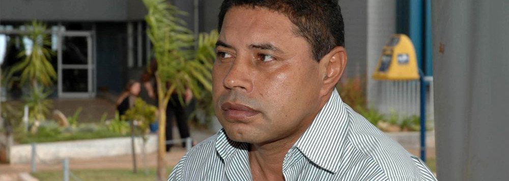 O ministro Ricardo Lewandowski, do Supremo Tribunal Federal, autorizou que o ex-deputado distrital Carlos Xavier, condenado a 15 anos de prisão por homicídio qualificado, recorra da pena em liberdade; ele é acusado de encomendar o assassinato de um adolescente de 16 anos, em 2004; de acordo com o inquérito, o jovem seria amante da mulher dele; a pedido do MP, o mandado de prisão contra Xavier foi expedido em setembro de 2016, mas nunca foi cumprido; também não há data para o STF levar o caso a julgamento (Foto: Leonardo Lucena) O ministro Ricardo Lewandowski, do Supremo Tribunal Federal, autorizou que o ex-deputado distrital Carlos Xavier, condenado a 15 anos de prisão por homicídio qualificado, recorra da pena em liberdade; ele é acusado de encomendar o assassinato de um adolescente de 16 anos, em 2004; de acordo com o inquérito, o jovem seria amante da mulher dele; a pedido do MP, o mandado de prisão contra Xavier foi expedido em setembro de 2016, mas nunca foi cumprido; também não há data para o STF levar o caso a julgamento