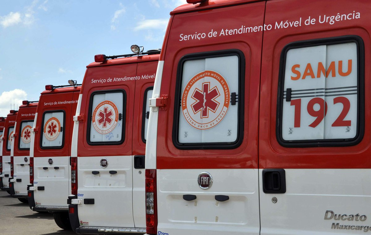 Das 10 ambulâncias que atendem a população em Teresina, apenas três estão disponíveis em consequência da paralisação de alerta dos servidores do Samu de Teresina; de acordo com os servidores, a Prefeitura de Teresina retirou o pagamento da insalubridade, gratificação por produtividades e adicional noturno, motivos nos quais eles reivindicam (Foto: Leonardo Lucena) Das 10 ambulâncias que atendem a população em Teresina, apenas três estão disponíveis em consequência da paralisação de alerta dos servidores do Samu de Teresina; de acordo com os servidores, a Prefeitura de Teresina retirou o pagamento da insalubridade, gratificação por produtividades e adicional noturno, motivos nos quais eles reivindicam