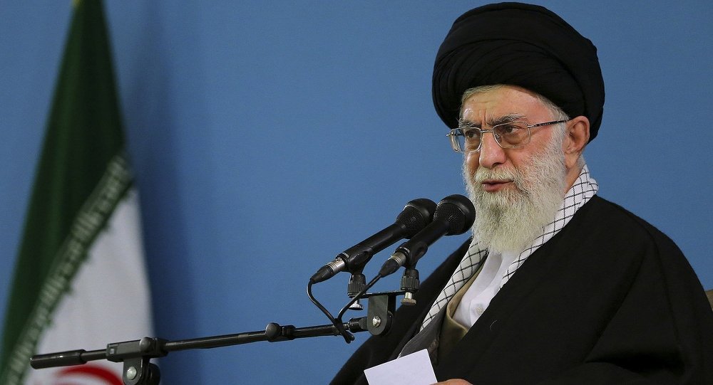 O líder supremo do Irã, o aiatolá Ali Khamenei, disse neste domingo, 9, que o ataque dos Estados Unidos a uma base aérea das Forças Armadas da Síria foi um erro estratégico e que Washington segue apoiando o terrorismo no Oriente Médio (Foto: Leonardo Attuch) O líder supremo do Irã, o aiatolá Ali Khamenei, disse neste domingo, 9, que o ataque dos Estados Unidos a uma base aérea das Forças Armadas da Síria foi um erro estratégico e que Washington segue apoiando o terrorismo no Oriente Médio