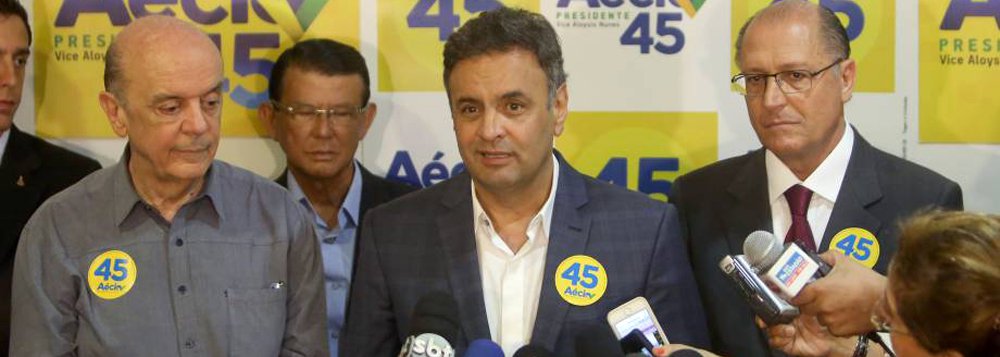 Atingido em cheio pelas delações da Odebrecht, o PSDB perdeu o rumo e não tem conseguido reagir com unidade às acusações; com 13 integrantes na lista de Fachin, inclusive seus principais líderes — Aécio Neves (presidente da legenda), José Serra e Geraldo Alckmin —, o clima é de constrangimento; o partido tem grande dificuldade de convocar qualquer reunião sem a presença dos três, mas sofre pressão interna para dar uma resposta à sociedade sobre as acusações (Foto: Giuliana Miranda) Atingido em cheio pelas delações da Odebrecht, o PSDB perdeu o rumo e não tem conseguido reagir com unidade às acusações; com 13 integrantes na lista de Fachin, inclusive seus principais líderes — Aécio Neves (presidente da legenda), José Serra e Geraldo Alckmin —, o clima é de constrangimento; o partido tem grande dificuldade de convocar qualquer reunião sem a presença dos três, mas sofre pressão interna para dar uma resposta à sociedade sobre as acusações