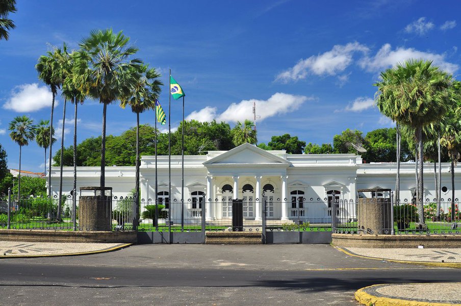 O governador Wellington Dias autorizou investimentos em três municípios piauienses; as intervenções abrangem as áreas de saúde, infraestrutura e abastecimento d’água; Madeiro, por exemplo, situado na região norte do estado, será contemplado com a recuperação de 30 km de estradas vicinais, melhorando o acesso a povoados como Entre Morros e Murici; a zona urbana da cidade vai receber 3 mil m² de asfalto e 10 mil m² de calçamento (Foto: Leonardo Lucena) O governador Wellington Dias autorizou investimentos em três municípios piauienses; as intervenções abrangem as áreas de saúde, infraestrutura e abastecimento d’água; Madeiro, por exemplo, situado na região norte do estado, será contemplado com a recuperação de 30 km de estradas vicinais, melhorando o acesso a povoados como Entre Morros e Murici; a zona urbana da cidade vai receber 3 mil m² de asfalto e 10 mil m² de calçamento