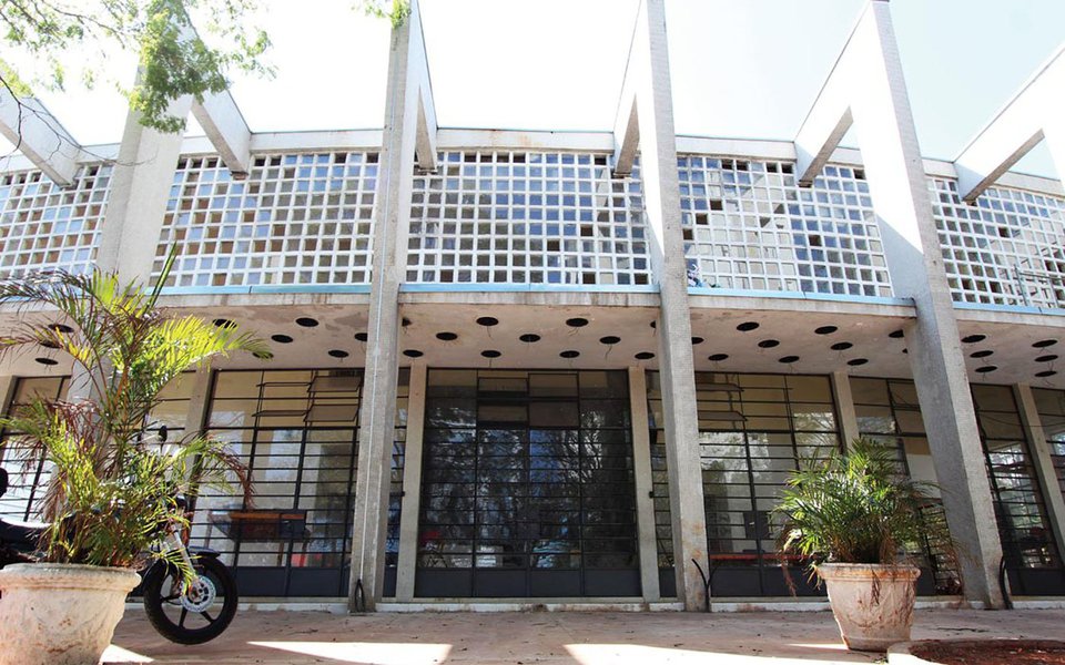 Músicos programaram manifestação, organizando uma roda de choro, para sensibilizar a administração municipal a manter o Clube do Choro, que ficou sem orçamento, contingenciado, e foi "despejado" de sua sede; artistas estão se mobilizando para defender a iniciativa, com depoimentos em redes sociais defendendo "a primeira música nascida no Brasil" (Foto: Paulo Emílio) Músicos programaram manifestação, organizando uma roda de choro, para sensibilizar a administração municipal a manter o Clube do Choro, que ficou sem orçamento, contingenciado, e foi "despejado" de sua sede; artistas estão se mobilizando para defender a iniciativa, com depoimentos em redes sociais defendendo "a primeira música nascida no Brasil"