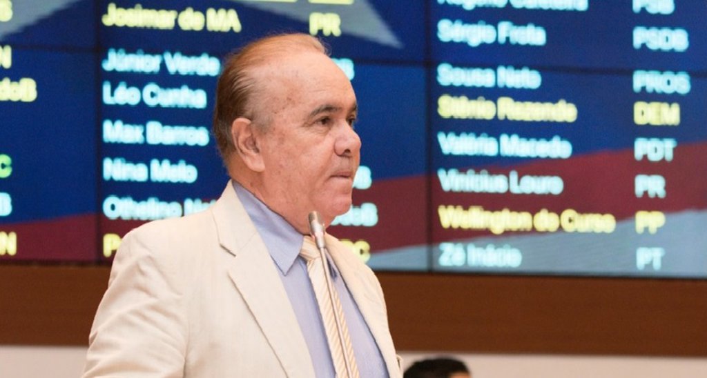 Foi o que disse, após o fim da sessão na Assembléia Legislativa do Maranhão desta quinta-feira 6, o deputado estadual Edivaldo Holanda (PTC), sobre a sua saída do Blocão que dá sustentação ao governador Flávio Dino (PCdoB) na casa; "Saí para analisar melhor e com mais isenção os projetos; E para representar melhor os anseios da população", afirmou, segundo o jornalista Ricardo Fonseca, do blog Propagando (Foto: Leonardo Lucena) Foi o que disse, após o fim da sessão na Assembléia Legislativa do Maranhão desta quinta-feira 6, o deputado estadual Edivaldo Holanda (PTC), sobre a sua saída do Blocão que dá sustentação ao governador Flávio Dino (PCdoB) na casa; "Saí para analisar melhor e com mais isenção os projetos; E para representar melhor os anseios da população", afirmou, segundo o jornalista Ricardo Fonseca, do blog Propagando