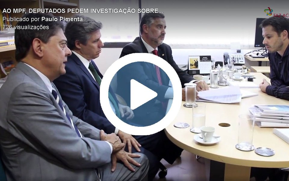 Liderados pelo deputado federal Paulo Pimenta (PT-RS), parlamentares pediram ao Ministério Público Federal que investigue a colaboração da Polícia Federal no filme que aborda a Operação Lava Jato; no pedido, entregue nesta quinta-feira ao procurador Ivan Cláudio Marx, eles pedem apuração quanto aos atos de improbidade administrativa, peculato, abuso de autoridade e prevaricação; deputados classificam como “promíscua” a relação que a Polícia Federal vem mantendo com os realizadores do filme; "Esse filme é uma mentira a começar pelo título", disse o Pimenta, sobre o filme 'Operação Lava Jato, a Lei é Para Todos' (Foto: José Barbacena) Liderados pelo deputado federal Paulo Pimenta (PT-RS), parlamentares pediram ao Ministério Público Federal que investigue a colaboração da Polícia Federal no filme que aborda a Operação Lava Jato; no pedido, entregue nesta quinta-feira ao procurador Ivan Cláudio Marx, eles pedem apuração quanto aos atos de improbidade administrativa, peculato, abuso de autoridade e prevaricação; deputados classificam como “promíscua” a relação que a Polícia Federal vem mantendo com os realizadores do filme; "Esse filme é uma mentira a começar pelo título", disse o Pimenta, sobre o filme 'Operação Lava Jato, a Lei é Para Todos'