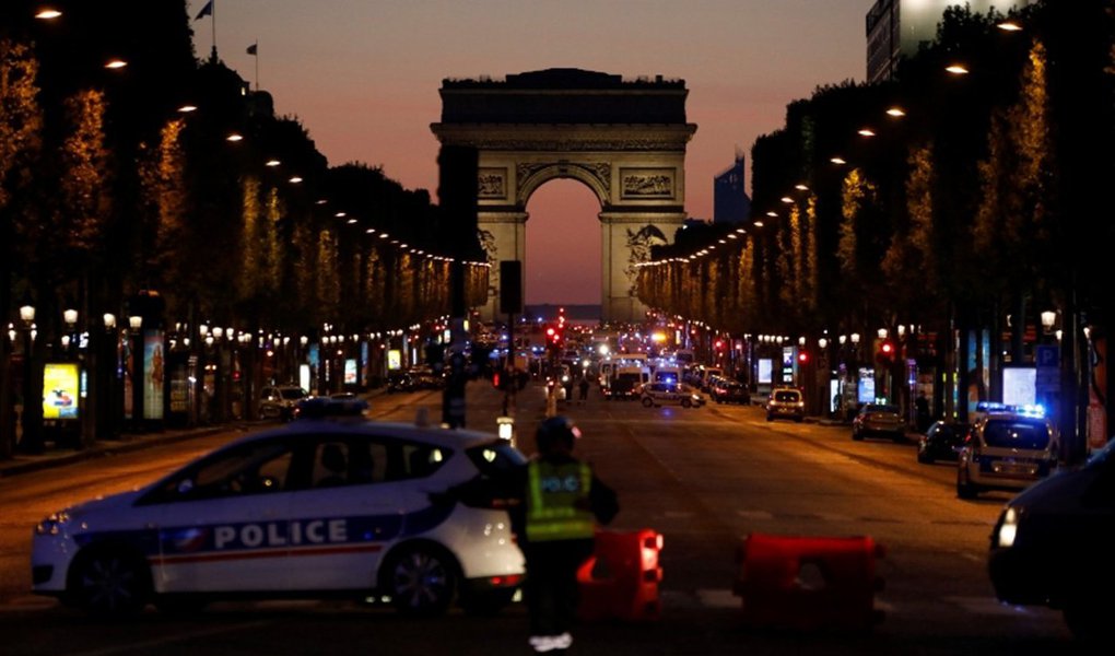 Estado Islâmico foi responsável por um ataque no centro de Paris nesta quinta-feira, 20, que matou um policial e feriu outros dois, disse a agência de notícias do grupo, Amaq; a agência identificou o agressor como um de seus soldados, chamando-o de Abu Yousif, o belga; o autor dos tiros tinha como alvo os agentes que patrulhavam a região, informou o porta-voz do Ministério do Interior da França, Pierre-Henri Brandet (Foto: Aquiles Lins) Estado Islâmico foi responsável por um ataque no centro de Paris nesta quinta-feira, 20, que matou um policial e feriu outros dois, disse a agência de notícias do grupo, Amaq; a agência identificou o agressor como um de seus soldados, chamando-o de Abu Yousif, o belga; o autor dos tiros tinha como alvo os agentes que patrulhavam a região, informou o porta-voz do Ministério do Interior da França, Pierre-Henri Brandet