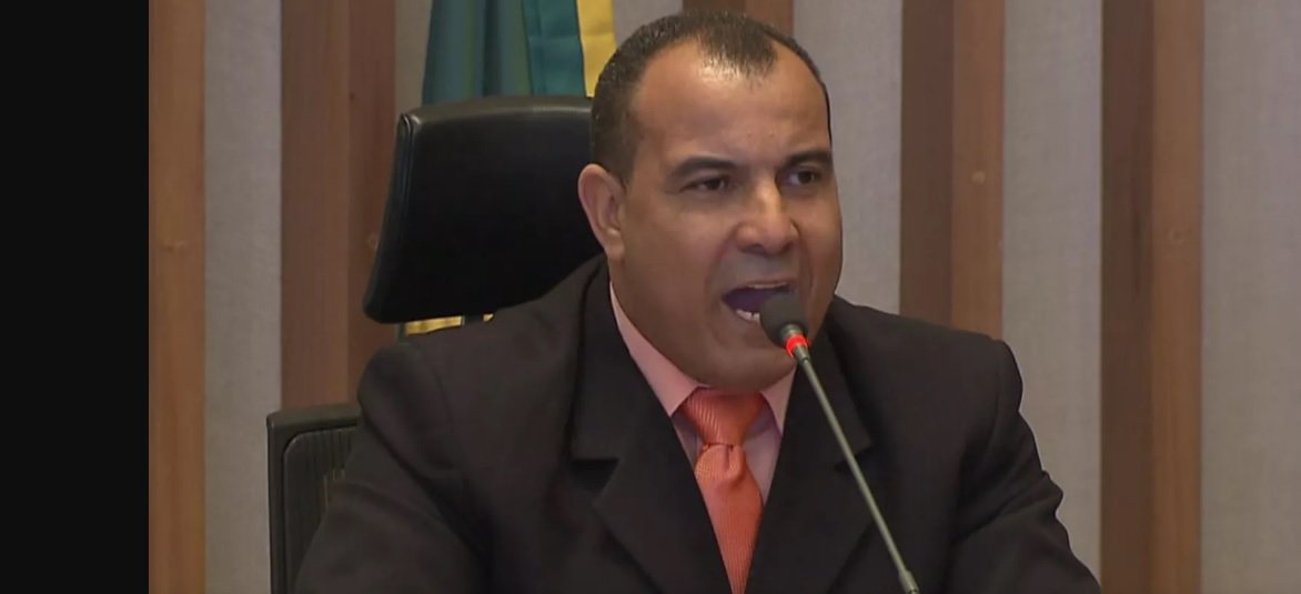 O vice-procurador-geral da República, José Bonifácio, denunciou ao STJ o conselheiro do TCDF Márcio Michel Alves de Oliveira por estelionato contra a administração pública; de acordo com a denúncia, enquanto era deputado distrital, ele formulou 19 requerimentos para conseguir "reembolso" da Câmara Legislativa do Distrito Federal, para beneficiar a empresa; ele forjava a locação de uma caminhonete, entre 2012 e 2014, e conseguiu "lucrar" R$ 76 mil com os repasses, apontou a PGR (Foto: Leonardo Lucena) O vice-procurador-geral da República, José Bonifácio, denunciou ao STJ o conselheiro do TCDF Márcio Michel Alves de Oliveira por estelionato contra a administração pública; de acordo com a denúncia, enquanto era deputado distrital, ele formulou 19 requerimentos para conseguir "reembolso" da Câmara Legislativa do Distrito Federal, para beneficiar a empresa; ele forjava a locação de uma caminhonete, entre 2012 e 2014, e conseguiu "lucrar" R$ 76 mil com os repasses, apontou a PGR
