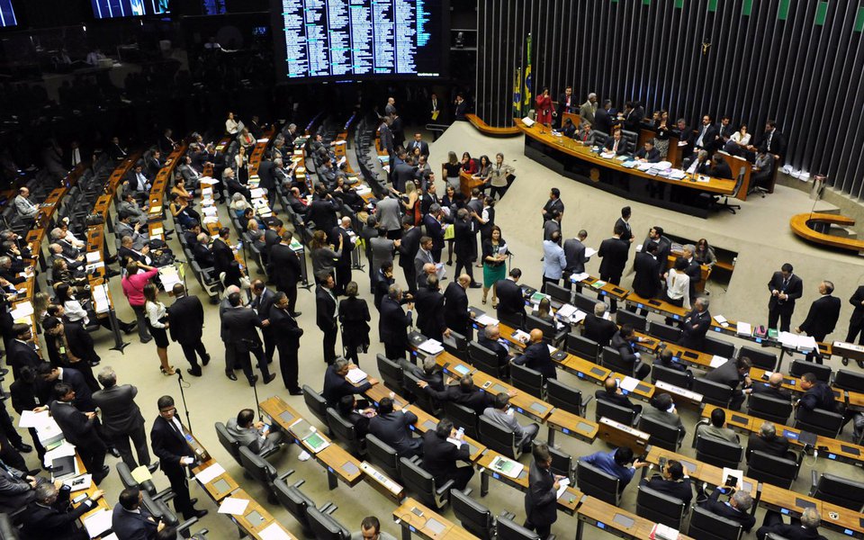 Em toda nossa história, cheia de golpes violentos ou “constitucionais”, jamais tivemos um modelo institucional brasileiro, aquele que pudéssemos chamar de nosso. (Foto: Pedro Augusto Pinho) Em toda nossa história, cheia de golpes violentos ou “constitucionais”, jamais tivemos um modelo institucional brasileiro, aquele que pudéssemos chamar de nosso.