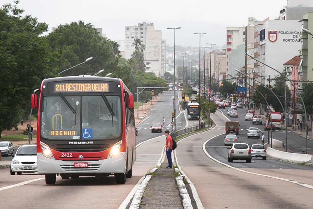 03/03/2016 - PORTO ALEGRE, RS - Transporte Público, coletivo, ônibus, nova tarifa, 3,75. Foto: Guilherme Santos/Sul21 (Foto: Gisele Federicce) 03/03/2016 - PORTO ALEGRE, RS - Transporte Público, coletivo, ônibus, nova tarifa, 3,75. Foto: Guilherme Santos/Sul21