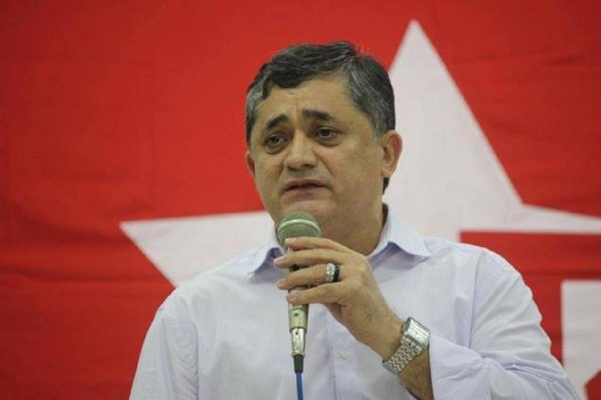 Foi realizado neste domingo (9), o Processo de Eleição Direta (PED) do Partido dos Trabalhadores para eleição dos novos presidentes e dos novos diretórios municipais do partido, em todo o Ceará. A eleição ocorreu em 163 municípios do estado. Os resultados ainda estão sendo enviados pelos municípios, mas nos cálculos preliminares feitos pelo deputado federal José Guimarães, seu grupo deve eleger cerca de 70% dos novos diretórios
(Foto: Fatima 247) Foi realizado neste domingo (9), o Processo de Eleição Direta (PED) do Partido dos Trabalhadores para eleição dos novos presidentes e dos novos diretórios municipais do partido, em todo o Ceará. A eleição ocorreu em 163 municípios do estado. Os resultados ainda estão sendo enviados pelos municípios, mas nos cálculos preliminares feitos pelo deputado federal José Guimarães, seu grupo deve eleger cerca de 70% dos novos diretórios