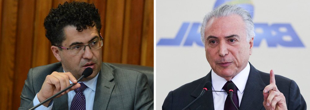 "Não só com o aumento na taxa do Enem, mas em seu conjunto de ações contra o povo mais pobre e contra os estudantes e as estudantes, a aliança do golpe sucateia o sistema de ensino e quer, como faz com os direitos trabalhistas e com as aposentadorias, também acabar com a educação pública brasileira", critica o deputado estadual Alencar Santana Braga (PT-SP), sobre a elevação da inscrição do exame de R$ 68 para R$ 82 esse ano (Foto: Gisele Federicce) "Não só com o aumento na taxa do Enem, mas em seu conjunto de ações contra o povo mais pobre e contra os estudantes e as estudantes, a aliança do golpe sucateia o sistema de ensino e quer, como faz com os direitos trabalhistas e com as aposentadorias, também acabar com a educação pública brasileira", critica o deputado estadual Alencar Santana Braga (PT-SP), sobre a elevação da inscrição do exame de R$ 68 para R$ 82 esse ano
