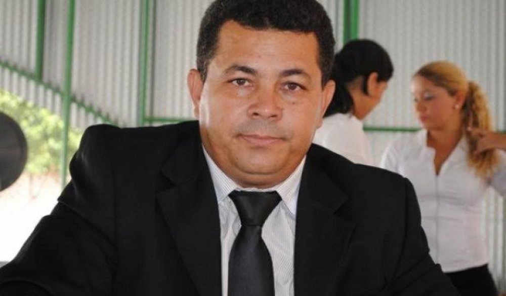 O prejuízo enfrentado por centenas de palmenses com a falta de infraestrutura em loteamentos comercializados por empresas do ramo imobiliário foi o tema central dos debates parlamentares; a Casa de Leis instituiu uma comissão especial para acompanhar as demandas dos moradores de diversos bairros nessa situação; se acordo com o presidente da Casa, José do Lago Folha Filho (PSD) a comissão irá apurar as responsabilidades dessas empresas; “As empresas colocam a culpa na prefeitura. Queremos detectar onde está a falha para que possamos corrigir isso e dar uma reposta ao cidadão”, frisou (Foto: Leonardo Lucena) O prejuízo enfrentado por centenas de palmenses com a falta de infraestrutura em loteamentos comercializados por empresas do ramo imobiliário foi o tema central dos debates parlamentares; a Casa de Leis instituiu uma comissão especial para acompanhar as demandas dos moradores de diversos bairros nessa situação; se acordo com o presidente da Casa, José do Lago Folha Filho (PSD) a comissão irá apurar as responsabilidades dessas empresas; “As empresas colocam a culpa na prefeitura. Queremos detectar onde está a falha para que possamos corrigir isso e dar uma reposta ao cidadão”, frisou