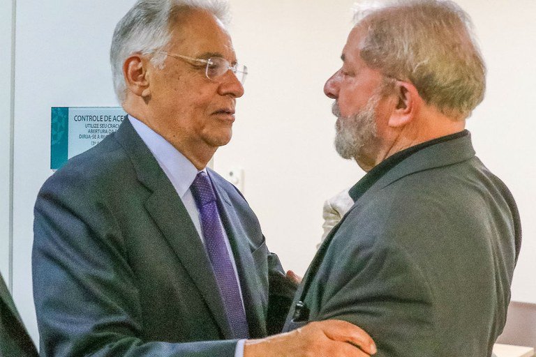 Fernando Henrique Cardoso faturou, apenas no primeiro ano depois que saiu do Palácio do Planalto, 3 milhões de reais com palestras, sendo incensado, por isso, pela mesma mídia que agora execra Lula (Foto: Mauro Santayanna) Fernando Henrique Cardoso faturou, apenas no primeiro ano depois que saiu do Palácio do Planalto, 3 milhões de reais com palestras, sendo incensado, por isso, pela mesma mídia que agora execra Lula