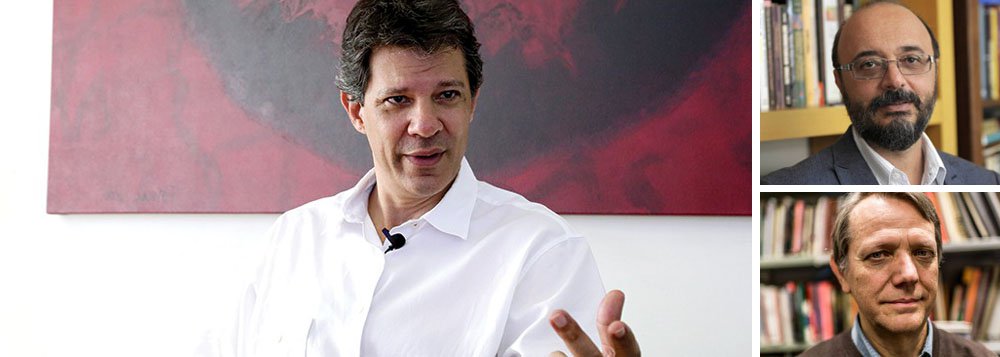 Professores Leonardo Avritzer, André Singer e o ex-prefeito Fernando Haddad se reúnem no primeiro encontro do ciclo Pensando a Democracia a ser realizado em São Paulo; serão encontros mensais em Belo Horizonte e em São Paulo, que reunirão intelectuais renomados para debater o tema, democratizando a discussão para fora dos muros da universidade (Foto: Aquiles Lins) Professores Leonardo Avritzer, André Singer e o ex-prefeito Fernando Haddad se reúnem no primeiro encontro do ciclo Pensando a Democracia a ser realizado em São Paulo; serão encontros mensais em Belo Horizonte e em São Paulo, que reunirão intelectuais renomados para debater o tema, democratizando a discussão para fora dos muros da universidade