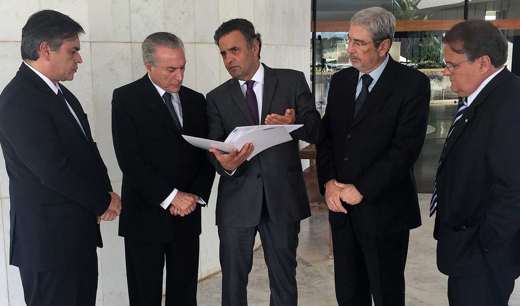Esse processo não deve e não pode ser substituído e, a rigor, acobertado, por inoportunas campanhas em busca de poder precário e residual. Ninguém governará o País em condições respeitáveis antes do acerto de contas de 2018. Voto "não" à substituição do processo em curso por ineficazes remendos de duvidosa legalidade (Foto: Wanderley Guilherme dos Santos) Esse processo não deve e não pode ser substituído e, a rigor, acobertado, por inoportunas campanhas em busca de poder precário e residual. Ninguém governará o País em condições respeitáveis antes do acerto de contas de 2018. Voto "não" à substituição do processo em curso por ineficazes remendos de duvidosa legalidade