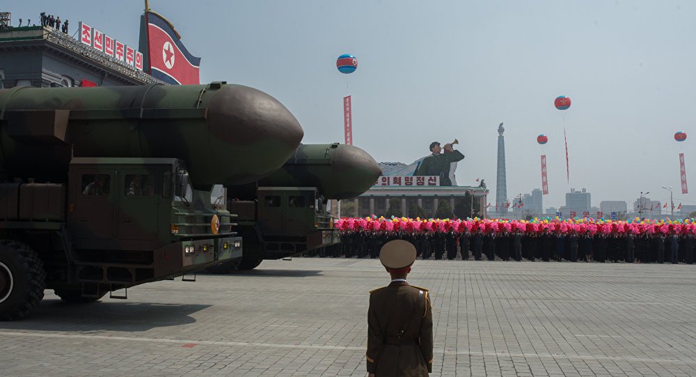 Coreia do Norte é um país pacifico, mas defender o país da ameaça por parte dos EUA ela está pronta a tomar medidas extremas, comunica a Agência Central de Notícias da Coreia (KCNA em inglês) citando representantes do Ministério das Relações Exteriores da Coreia do Norte; "O desejo firme da Coreia do Norte é ir até ao fim, em caso de os EUA tencionarem continuar sua política de confrontação. O exército da Coreia do Norte já tinha indicado que suas medidas vão incluir ataques preventivos e outras medidas", diz o comunicado citado pela KCNA (Foto: Aquiles Lins) Coreia do Norte é um país pacifico, mas defender o país da ameaça por parte dos EUA ela está pronta a tomar medidas extremas, comunica a Agência Central de Notícias da Coreia (KCNA em inglês) citando representantes do Ministério das Relações Exteriores da Coreia do Norte; "O desejo firme da Coreia do Norte é ir até ao fim, em caso de os EUA tencionarem continuar sua política de confrontação. O exército da Coreia do Norte já tinha indicado que suas medidas vão incluir ataques preventivos e outras medidas", diz o comunicado citado pela KCNA