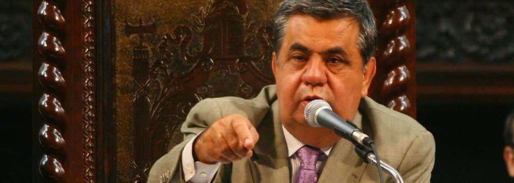 O presidente da Assembleia Legislativa do Rio de Janeiro (Alerj), Jorge Picciani (PMDB), rejeitou os oito pedidos de impeachment contra o governador do Rio, Luiz Fernando Pezão (PMDB); de acordo com a Alerh, a Procuradoria da Casa afirma que as acusações são genéricas e políticas; os pedidos tinham como autores classes sindicais e políticos divergentes, como a bancada do PSOL e Flávio Bolsonaro (PSC), adversário dos pessolistas; OAB-RJ já se pronunciou a favor do afastamento e ainda dará um posicionamento final, depois que Pezão apresentar a sua defesa (Foto: Leonardo Lucena) O presidente da Assembleia Legislativa do Rio de Janeiro (Alerj), Jorge Picciani (PMDB), rejeitou os oito pedidos de impeachment contra o governador do Rio, Luiz Fernando Pezão (PMDB); de acordo com a Alerh, a Procuradoria da Casa afirma que as acusações são genéricas e políticas; os pedidos tinham como autores classes sindicais e políticos divergentes, como a bancada do PSOL e Flávio Bolsonaro (PSC), adversário dos pessolistas; OAB-RJ já se pronunciou a favor do afastamento e ainda dará um posicionamento final, depois que Pezão apresentar a sua defesa