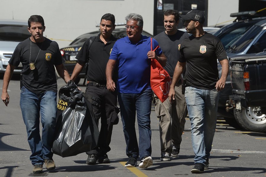O MPF no Rio denunciou o diretor de Engenharia da RioTrilhos Heitor Lopes de Sousa Júnior (foto) e o ex-subsecretário de Transportes Luiz Carlos Velloso, além de outras cinco pessoas, por lavagem de dinheiro referente a vantagens indevidas recebidas nos contratos para a construção da Linha 4 do metrô do Rio; as denúncias decorrem da Operação Tolypeutes, realizada no âmbito das investigações conduzidas pela força tarefa da Lava Jato no Rio (Foto: Leonardo Lucena) O MPF no Rio denunciou o diretor de Engenharia da RioTrilhos Heitor Lopes de Sousa Júnior (foto) e o ex-subsecretário de Transportes Luiz Carlos Velloso, além de outras cinco pessoas, por lavagem de dinheiro referente a vantagens indevidas recebidas nos contratos para a construção da Linha 4 do metrô do Rio; as denúncias decorrem da Operação Tolypeutes, realizada no âmbito das investigações conduzidas pela força tarefa da Lava Jato no Rio