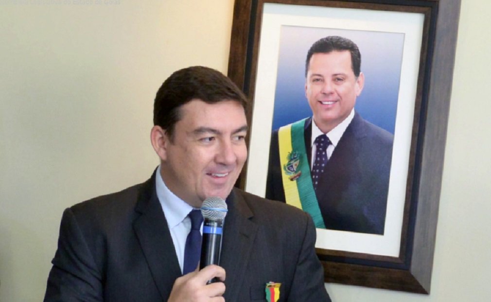 Em evento de repasse financeiro a mais quatro municípios goianos (Itapuranga, Guapó, Goianira e Acreúna) dentro do programa “Goiás na Frente”, governador Marconi Perillo afirmou que o presidente da Assembleia Legislativa, José Vitti, e a bancada de deputados da base aliada são parceiros firmes e têm papel determinante na viabilização dos programas do governo; "O presidente da Assembleia, deputado Vitti, ao lado da nossa bancada de deputados, tem sido decisivo na implementação dos programas de ajustes e nos programas de investimentos do governo" (Foto: José Barbacena) Em evento de repasse financeiro a mais quatro municípios goianos (Itapuranga, Guapó, Goianira e Acreúna) dentro do programa “Goiás na Frente”, governador Marconi Perillo afirmou que o presidente da Assembleia Legislativa, José Vitti, e a bancada de deputados da base aliada são parceiros firmes e têm papel determinante na viabilização dos programas do governo; "O presidente da Assembleia, deputado Vitti, ao lado da nossa bancada de deputados, tem sido decisivo na implementação dos programas de ajustes e nos programas de investimentos do governo"