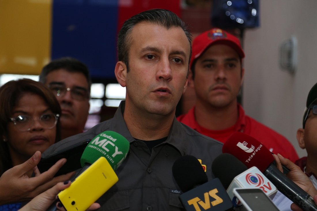 Governo venezuelano enfrenta um golpe, disse o vice-presidente Tareck El Aissami em entrevista a um canal estatal de televisão; "Nós alertamos a comunidade internacional... esta direita terrorista está lançando seu ódio, estamos no meio de um golpe, vamos derrotá-lo", disse El Aissami; vice-presidente chamou a unidade para a Força Armada Nacional e à união "cívico-militar" (Foto: Aquiles Lins) Governo venezuelano enfrenta um golpe, disse o vice-presidente Tareck El Aissami em entrevista a um canal estatal de televisão; "Nós alertamos a comunidade internacional... esta direita terrorista está lançando seu ódio, estamos no meio de um golpe, vamos derrotá-lo", disse El Aissami; vice-presidente chamou a unidade para a Força Armada Nacional e à união "cívico-militar"