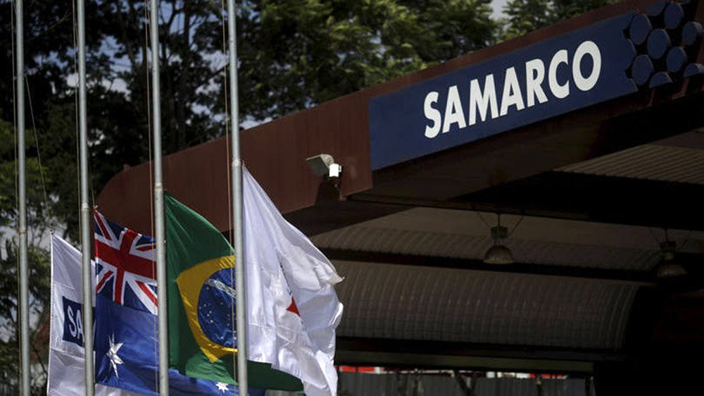 O retorno da mineradora Samarco ao município de Mariana, em Minas Gerais, poderá atrasar devido a um impasse com a prefeitura de Santa Bárbara, um dos municípios próximos; isso porque a prefeitura ainda não emitiu a carta de conformidade à empresa, documento que permite a Samarco voltar a operar na região; o documento deve ser fornecido por todos os municípios envolvidos na cadeia de produção; o impasse teve início quando a prefeitura de Santa Bárbara alegou que, conforme a legislação da cidade, a entrega da carta de conformidade depende de estudos de impacto ambiental (Foto: Leonardo Lucena) O retorno da mineradora Samarco ao município de Mariana, em Minas Gerais, poderá atrasar devido a um impasse com a prefeitura de Santa Bárbara, um dos municípios próximos; isso porque a prefeitura ainda não emitiu a carta de conformidade à empresa, documento que permite a Samarco voltar a operar na região; o documento deve ser fornecido por todos os municípios envolvidos na cadeia de produção; o impasse teve início quando a prefeitura de Santa Bárbara alegou que, conforme a legislação da cidade, a entrega da carta de conformidade depende de estudos de impacto ambiental