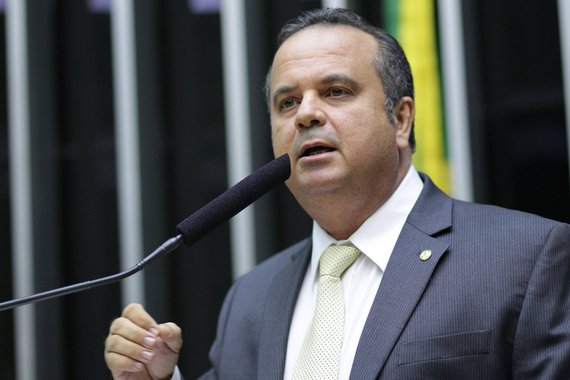 Deixaremos este deputado zombar de todo o movimento sindical? Não ocuparemos Brasília? Deixaremos aprovarem o desmonte da CLT antes da Greve Geral? (Foto: Elizeu Rodrigues) Deixaremos este deputado zombar de todo o movimento sindical? Não ocuparemos Brasília? Deixaremos aprovarem o desmonte da CLT antes da Greve Geral?