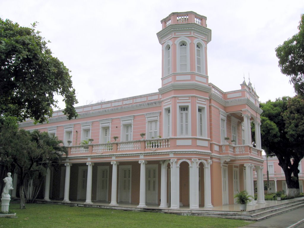 Governo do Estado e a Universidade Federal do Ceará lançaram nesta segunda (22) edital para uma turma exclusiva no curso de Mestrado Profissional em Ensino de Ciências e Matemática. O processo de seleção ofertará 30 vagas destinadas aos professores efetivos e detentores de função da rede pública estadual de ensino da capital e do interior, que terão a pós-graduação financiada (Foto: Rodrigo Rocha) Governo do Estado e a Universidade Federal do Ceará lançaram nesta segunda (22) edital para uma turma exclusiva no curso de Mestrado Profissional em Ensino de Ciências e Matemática. O processo de seleção ofertará 30 vagas destinadas aos professores efetivos e detentores de função da rede pública estadual de ensino da capital e do interior, que terão a pós-graduação financiada